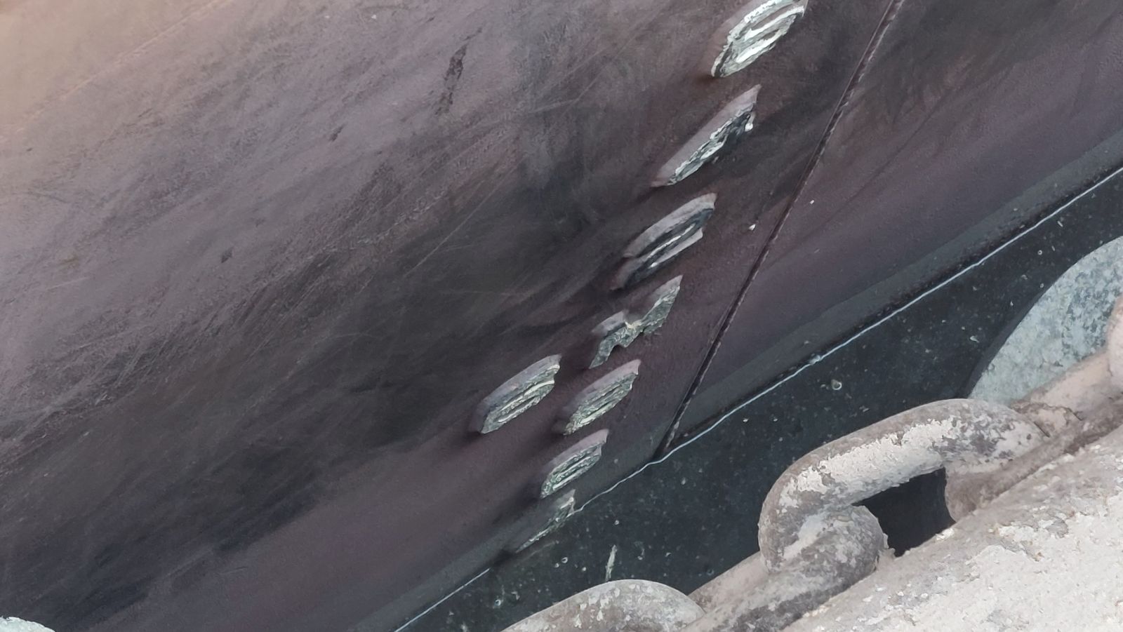 Draught reading at midship